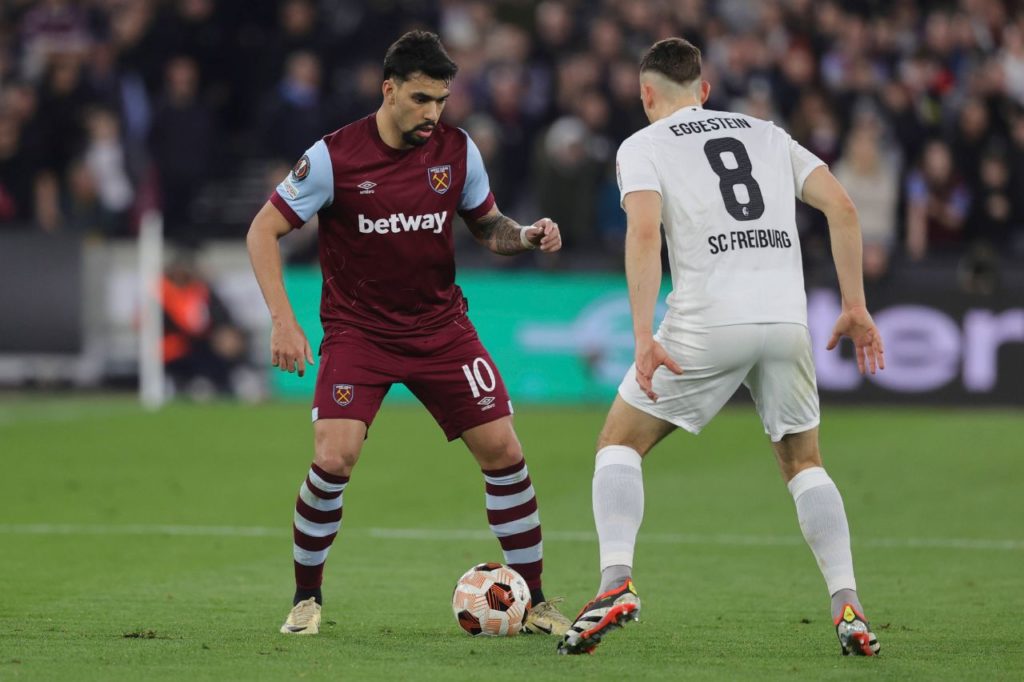 O meia Lucas Paquetá em ação pelo West Ham na vitória sobre o Freiburg pela Europa League