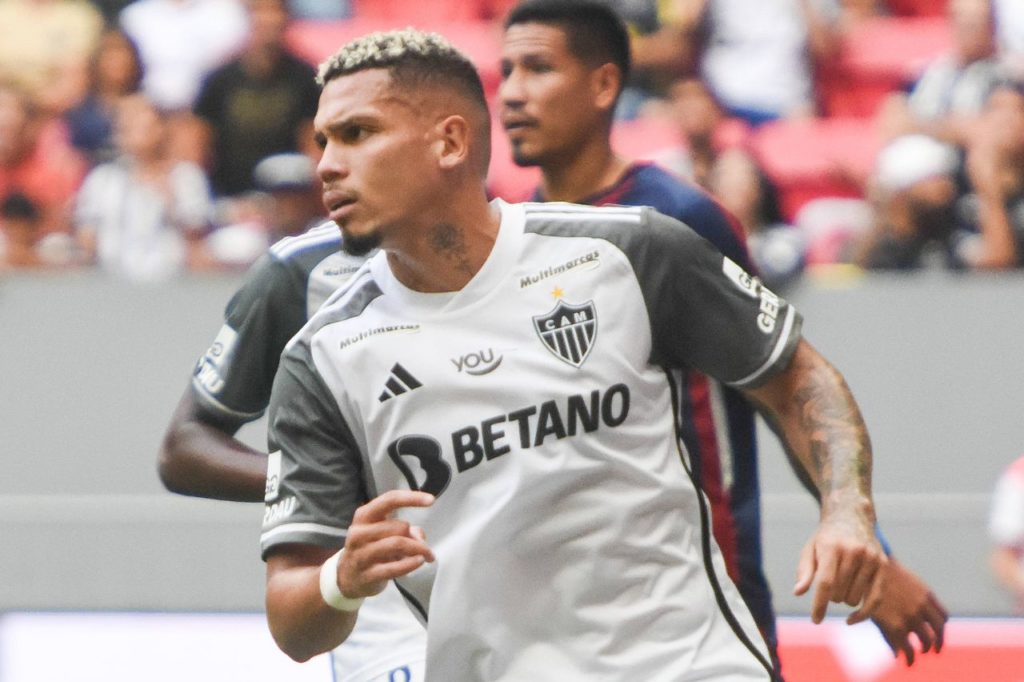 Atacante Paulinho em jogo do Atlético Mineiro