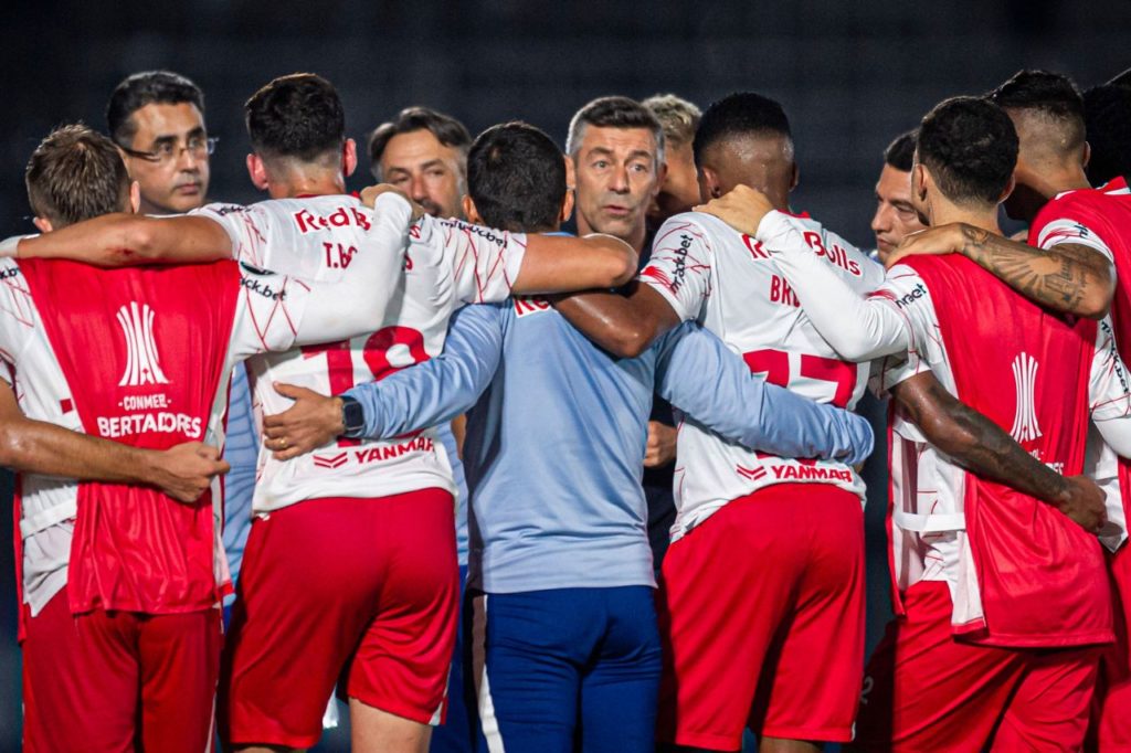 Técnico Pedro Caixinha no comando do RB Bragantino na Libertadores