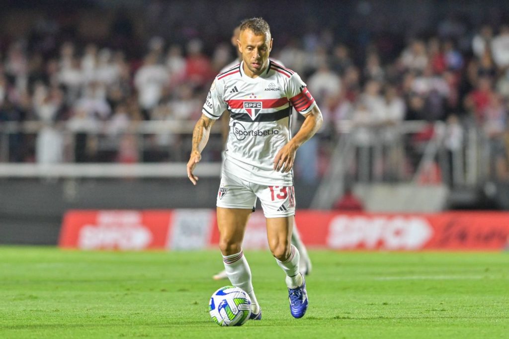 Lateral-direito Rafinha em jogo do São Paulo