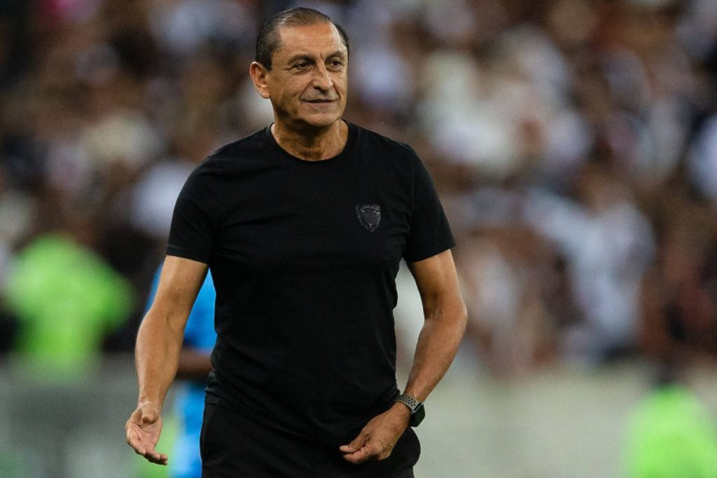 Técnico Ramón Díaz comanda o Vasco nas semifinais do Carioca no Maracanã