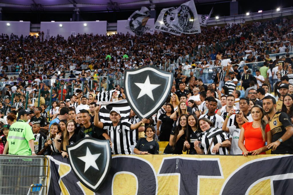 Torcida do Botafogo na arquibancada do Maracanã em um dos jogos da equipe no estádio.