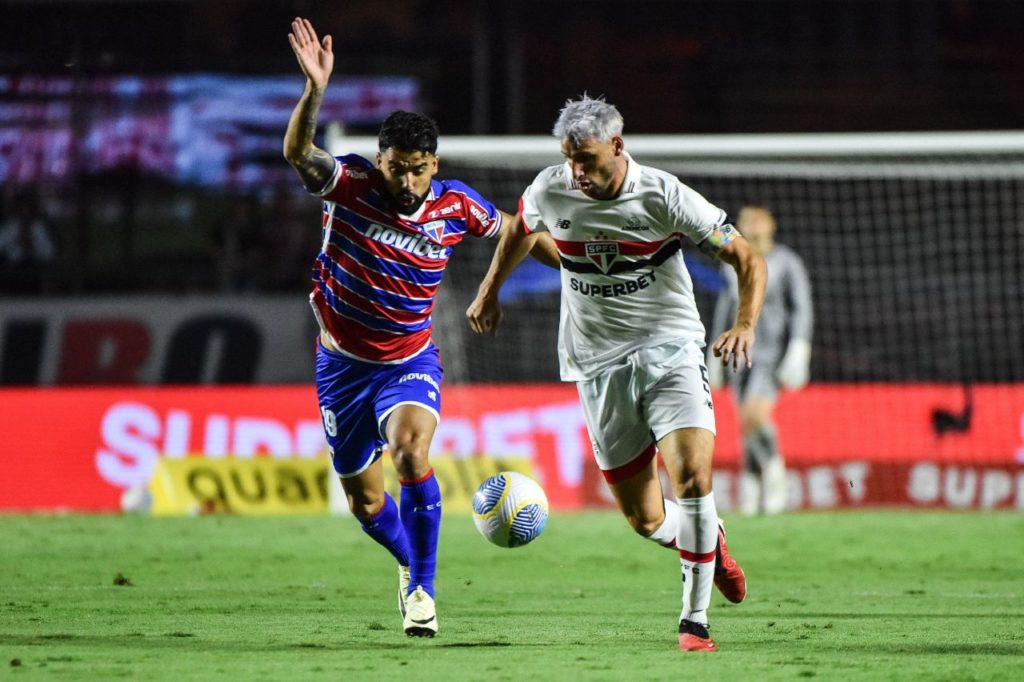 Centroavante Calleri do São Paulo na derrota para o Fortaleza pelo Brasileirão