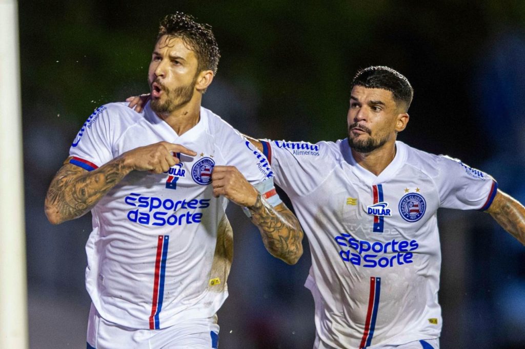 Everaldo comemora gol do Bahia no clássico com o Vitória no Barradão