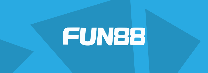 Logotipo branco da Fun88 contra fundo em formato de banner em tons de azul. 