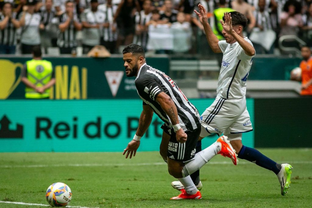 Hulk em ação pelo Atlético-MG na final contra o Cruzeiro