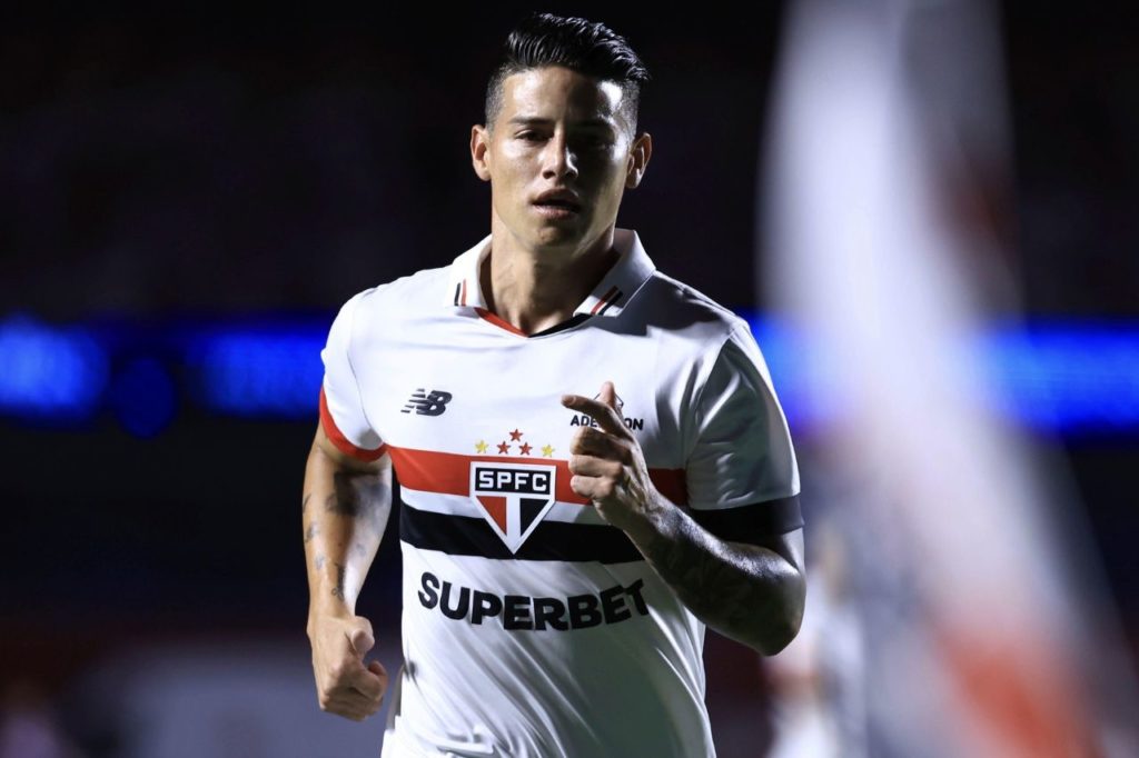 Meia James Rodríguez em ação pelo São Paulo no Morumbi