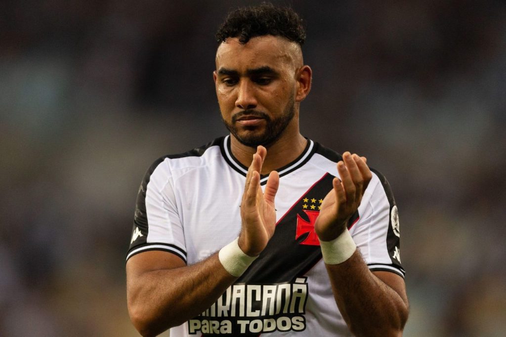 Meia francês Payet em jogo do Vasco