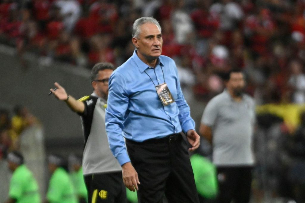 O técnico Tite no comando do Flamengo no Maracanã