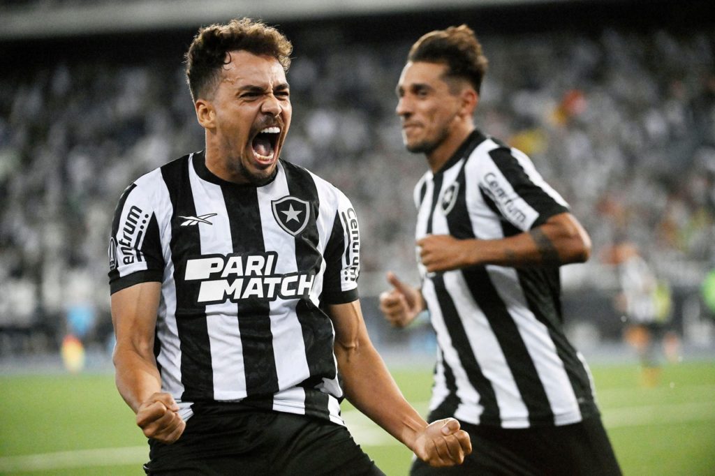 Eduardo, do Botafogo, comemora um dos gols marcados pelo time na temporada.