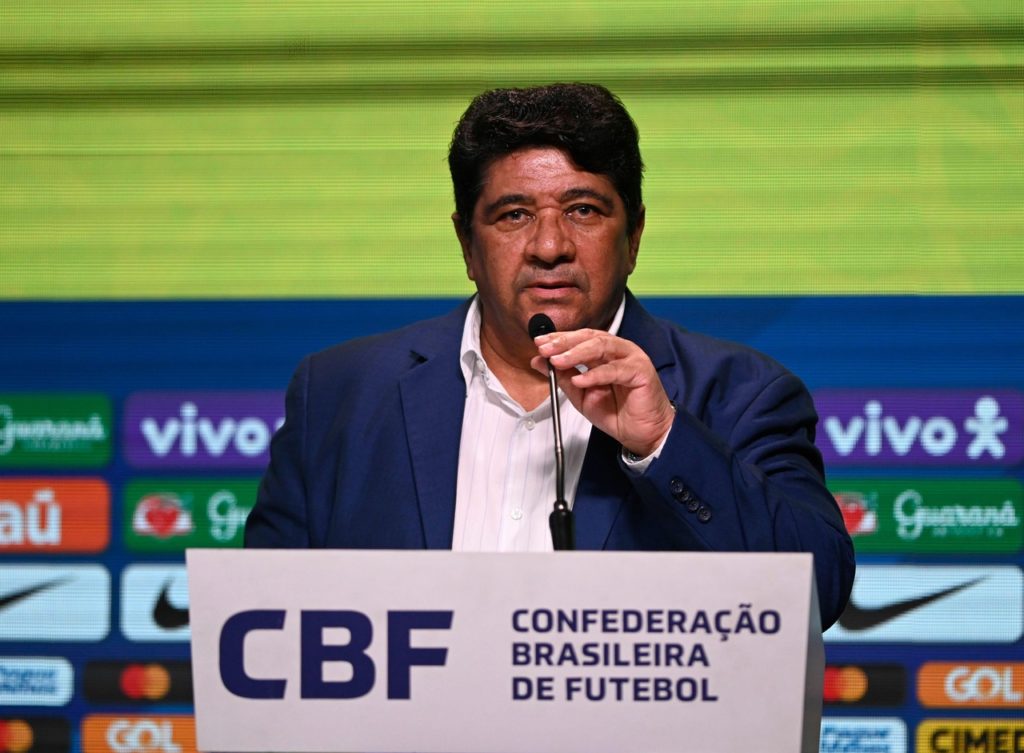 Ednaldo Rodrigues, da CBF, concedendo uma entrevista coletiva.