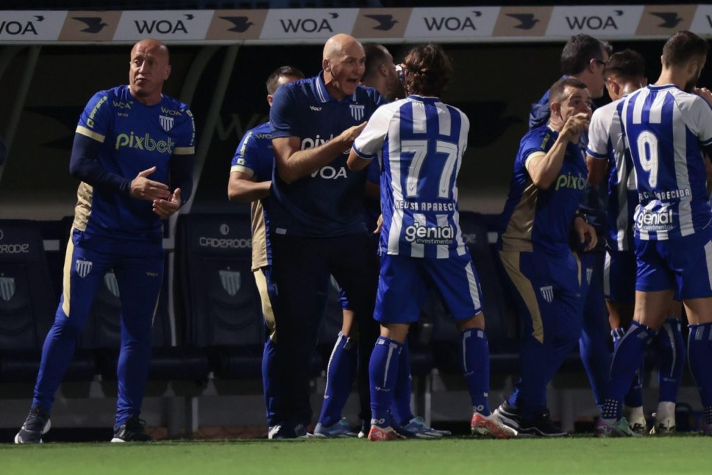 Gilmar Dal Pozzo, do Avaí, comemorando um dos gols marcados pela equipe na temporada.