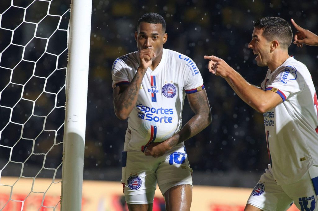 Jean Lucas, do Bahia, comemorando um dos gols marcados por ele na temporada.