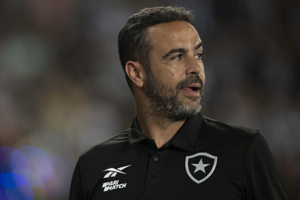 Técnico Artur Jorge no comando do Botafogo