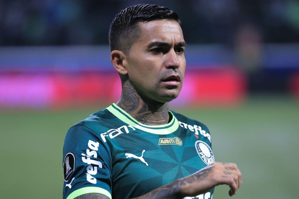 Atacante Dudu em ação pelo Palmeiras