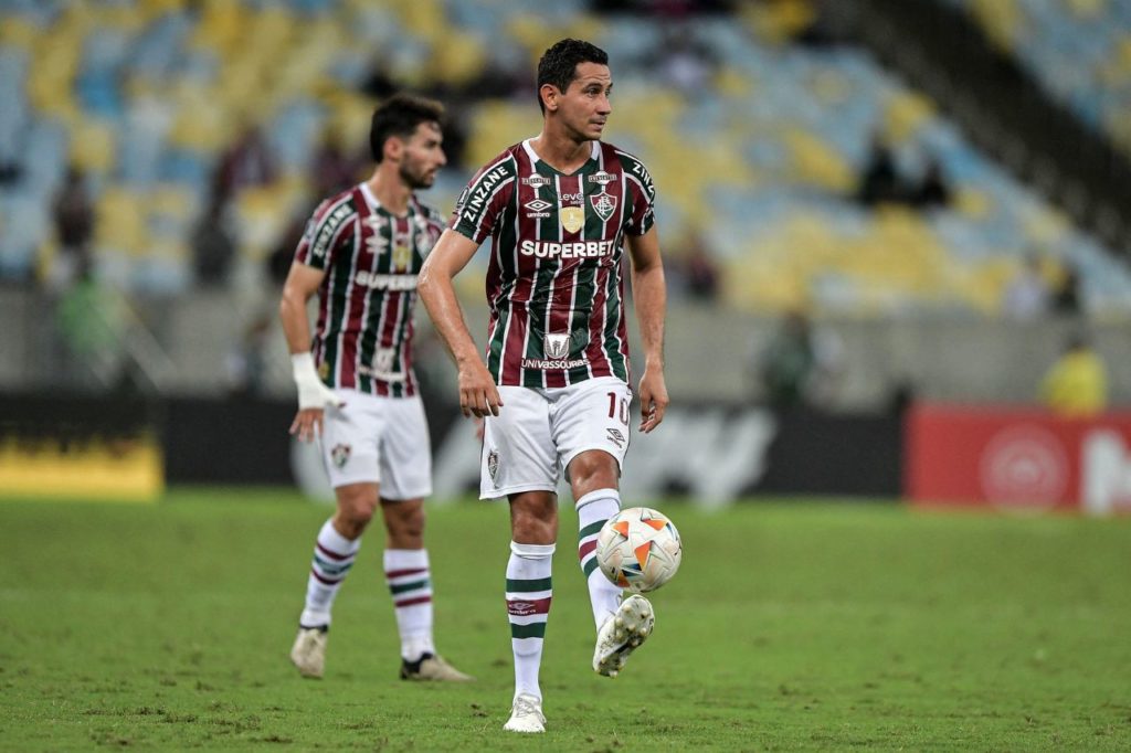 Meia Paulo Henrique Ganso em ação pelo Fluminense