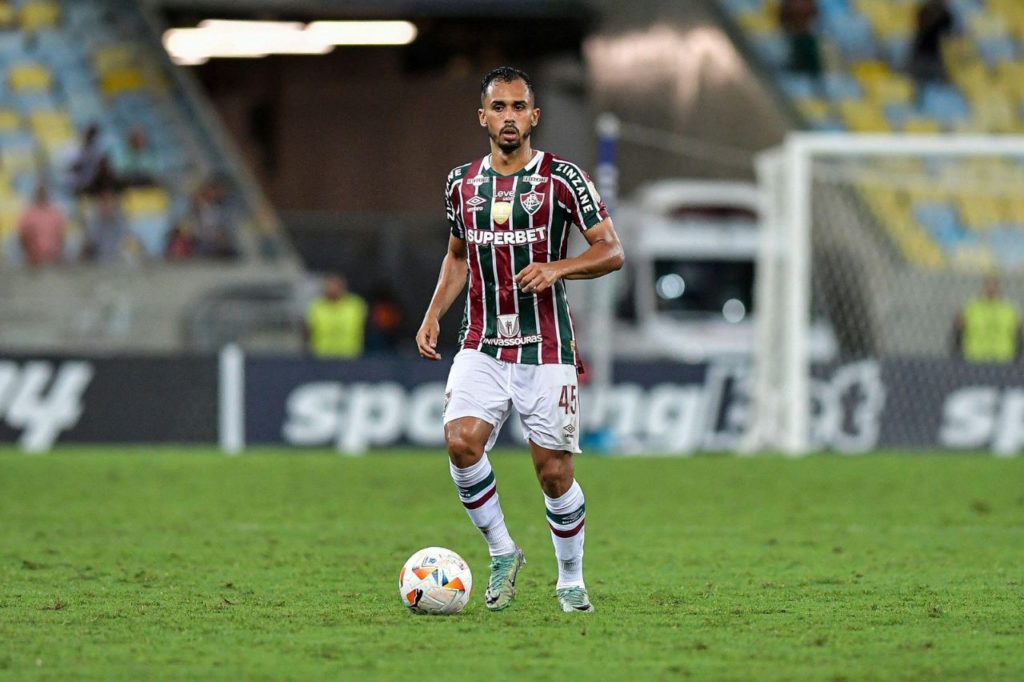 Meia Lima em jogo do Fluminense na Libertadores