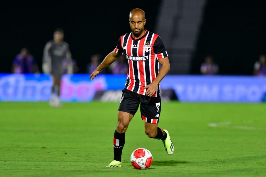 Meia Lucas em ação pelo São Paulo