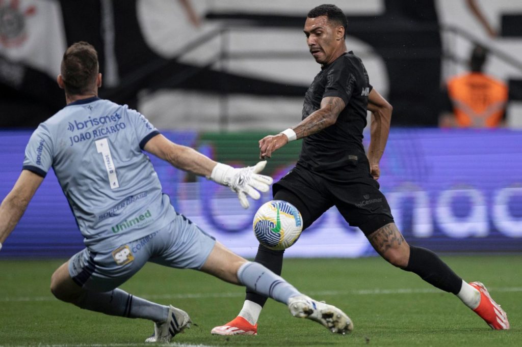 Lateral Matheuzinho em jogo do Corinthians