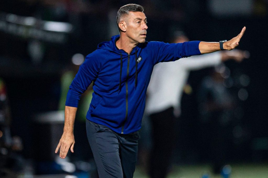 Técnico Pedro Caixinha no comando do Red Bull Bragantino