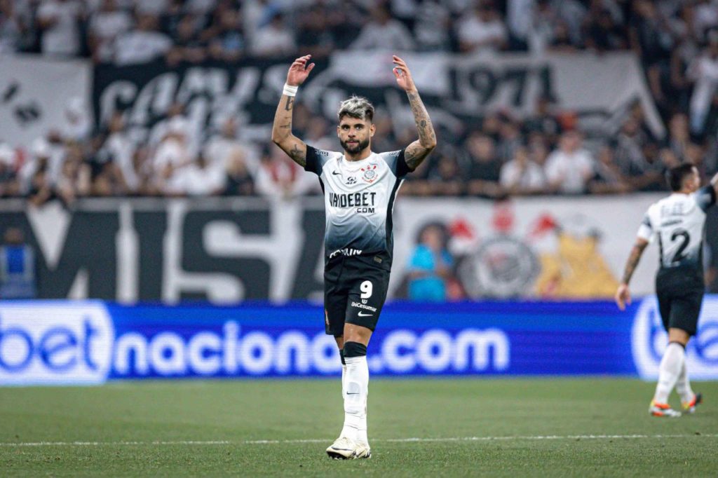 Atacante Yuri Alberto comemora gol pelo Corinthians na Copa do Brasil