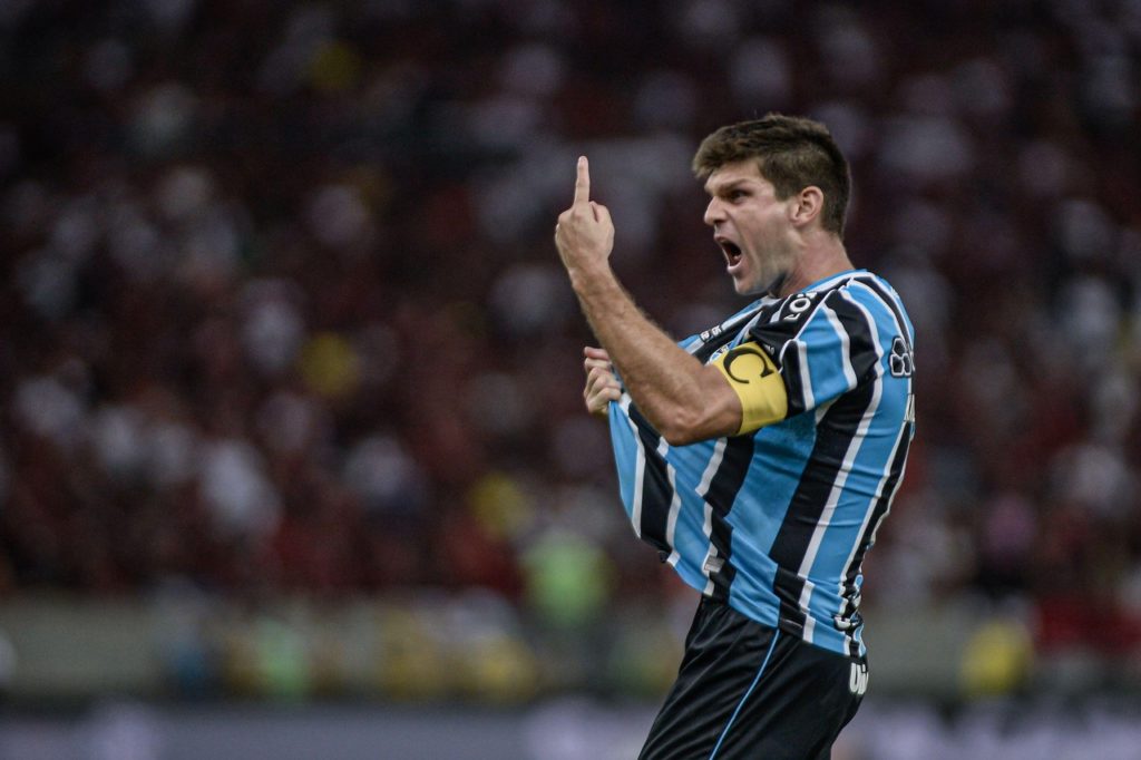 Kannemann, do Grêmio, comemorando um gol pelo time na temporada.