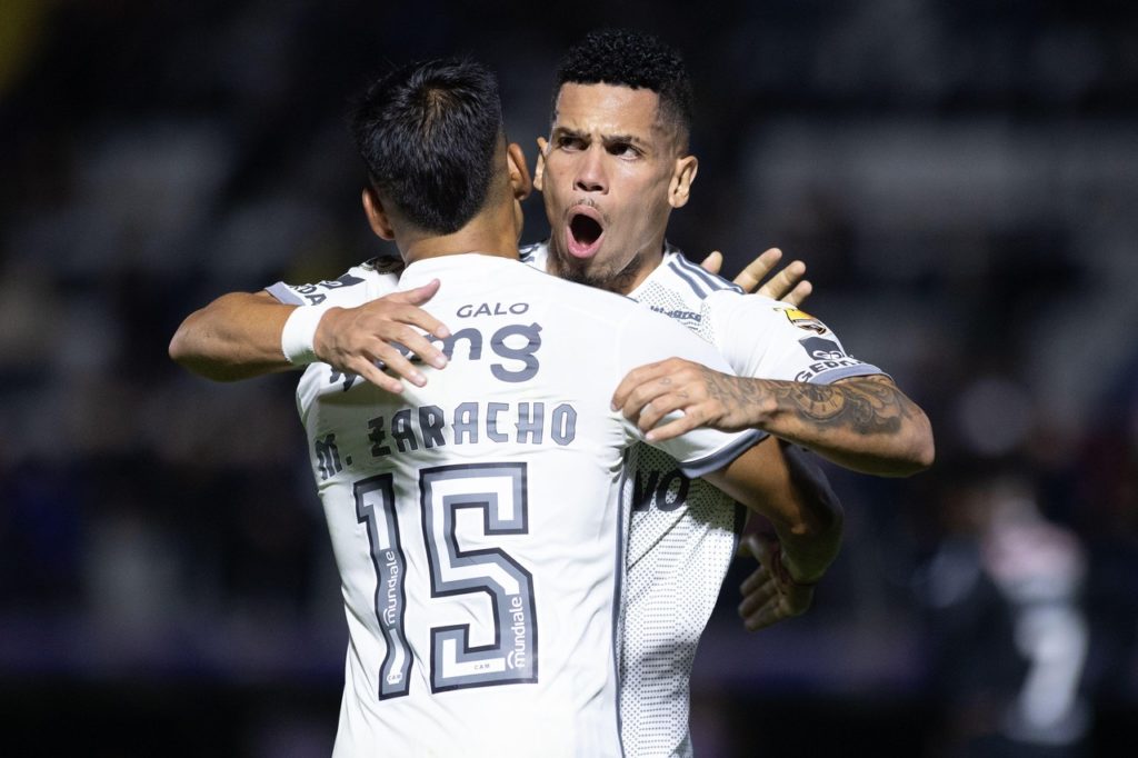 Paulinho, do Atlético-MG, comemorando um gol pelo clube em um dos jogos da temporada de 2024.