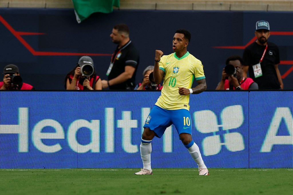 Rodrygo, do Brasil, comemorando um gol marcado pela equipe em amistoso pré-Copa América.