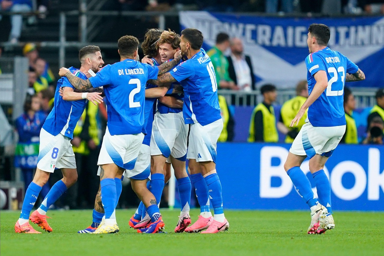 Itália vira para cima da Albânia e estreia na Euro com vitória