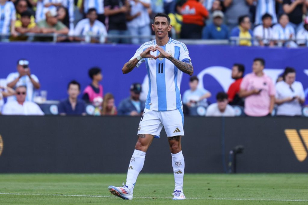 Meia-atacante Di María comemorando gol na vitória sobre o Equador em amistoso nos Estados Unidos