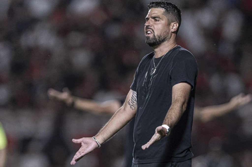 Técnico António Oliveira no comando do Corinthians no Campeonato Brasileiro