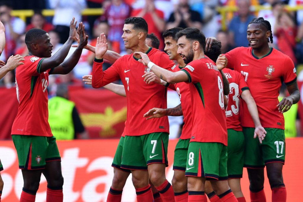 Comemoração dos jogadores de Portugal na vitória sobre a Turquia na Euro 2024