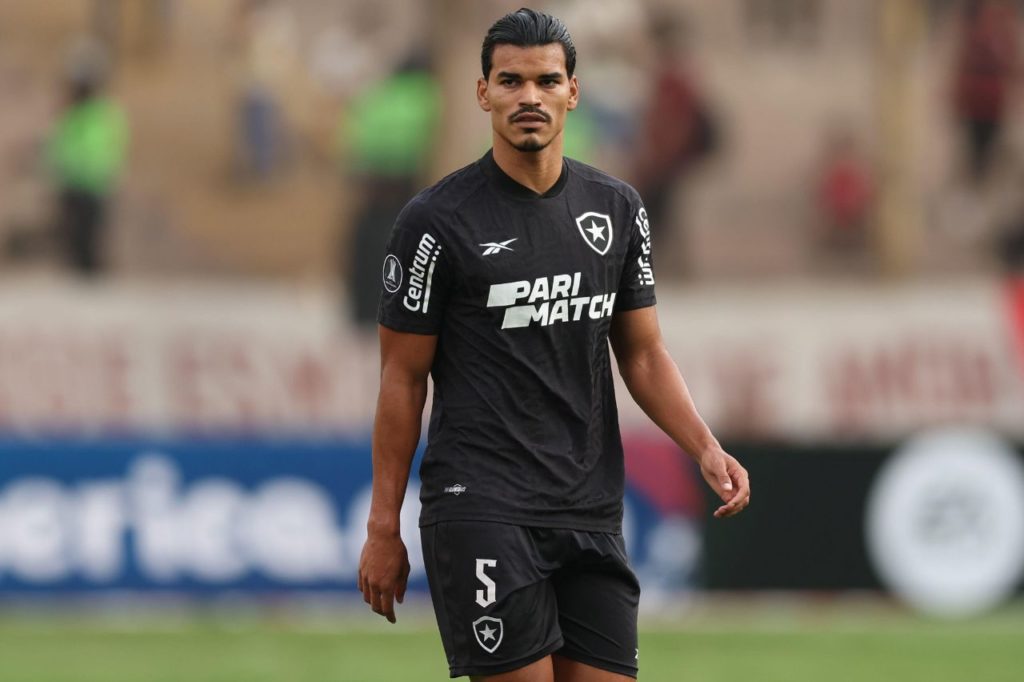 Volante Danilo Barbosa em jogo do Botafogo