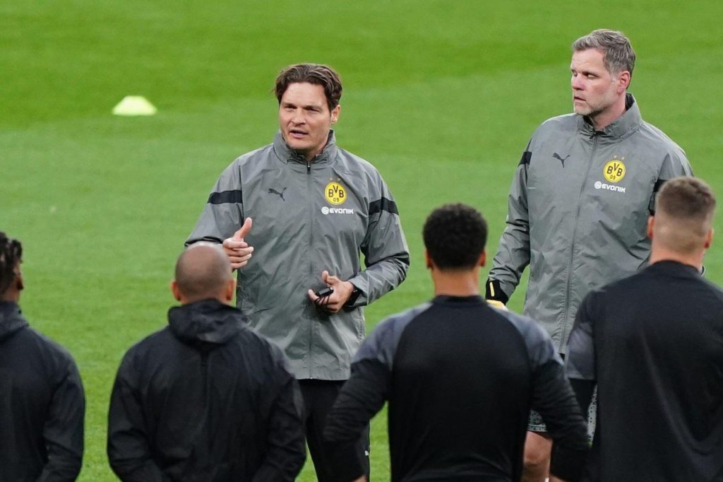 Técnico Edin Terzic em treino do Borussia Dortmund em Wembley