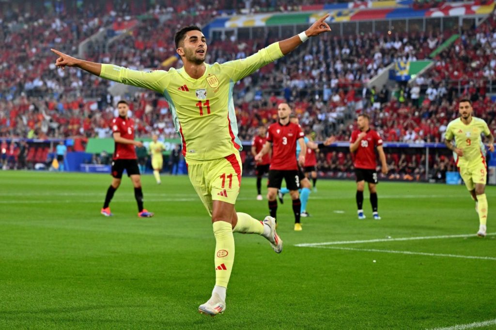 Atacante Ferrán Torres comemorando gol da Espanha na Euro 2024