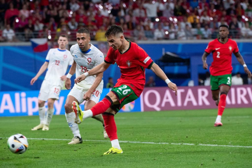 Atacante Francisco Conceição marcando o gol da vitória de Portugal na Euro 2024