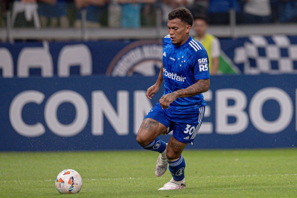 Atacante Gabriel Veron atuando pelo Cruzeiro