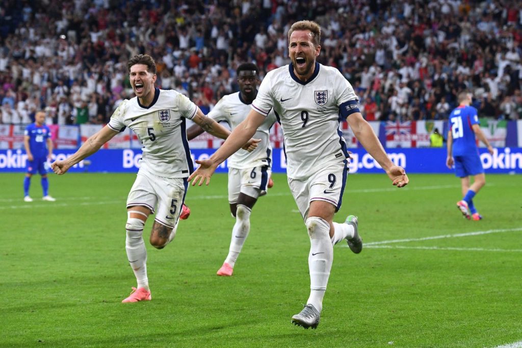 Kane comemora gol da Inglaterra sobre a Eslováquia na Eurocopa