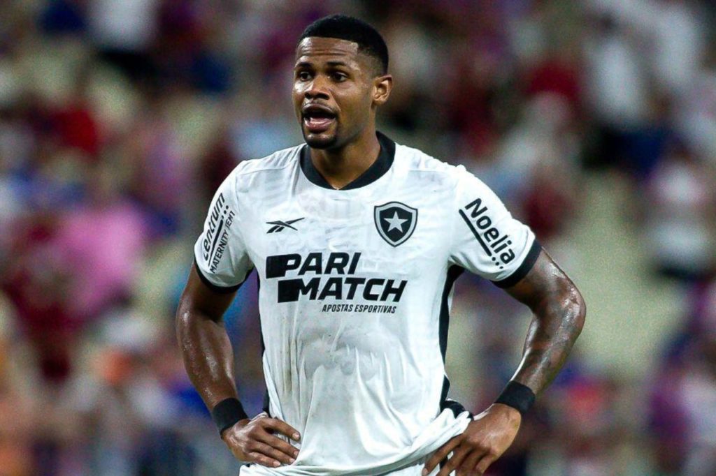 Atacante Júnior Santos em jogo do Botafogo no Brasileirão