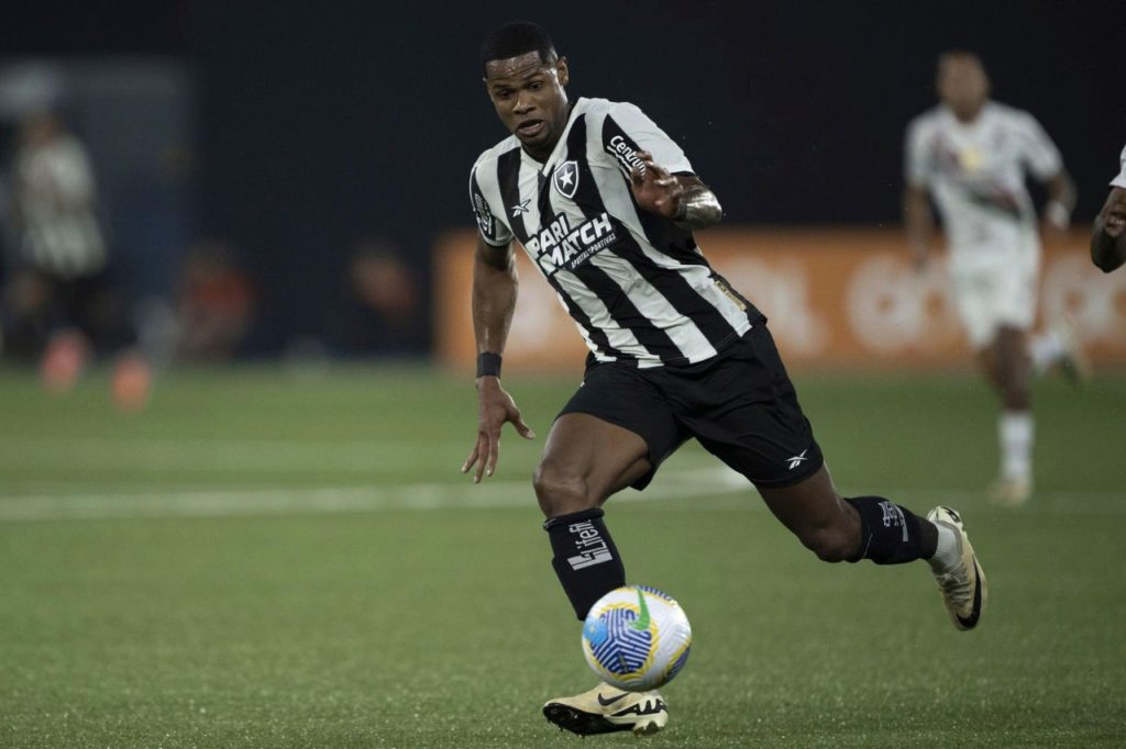 Atacante Júnior Santos em jogo do Botafogo no Brasileirão