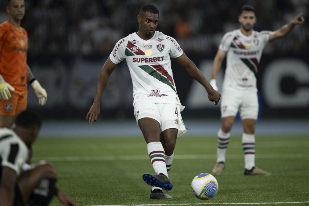 Zagueiro Marlon em jogo do Fluminense