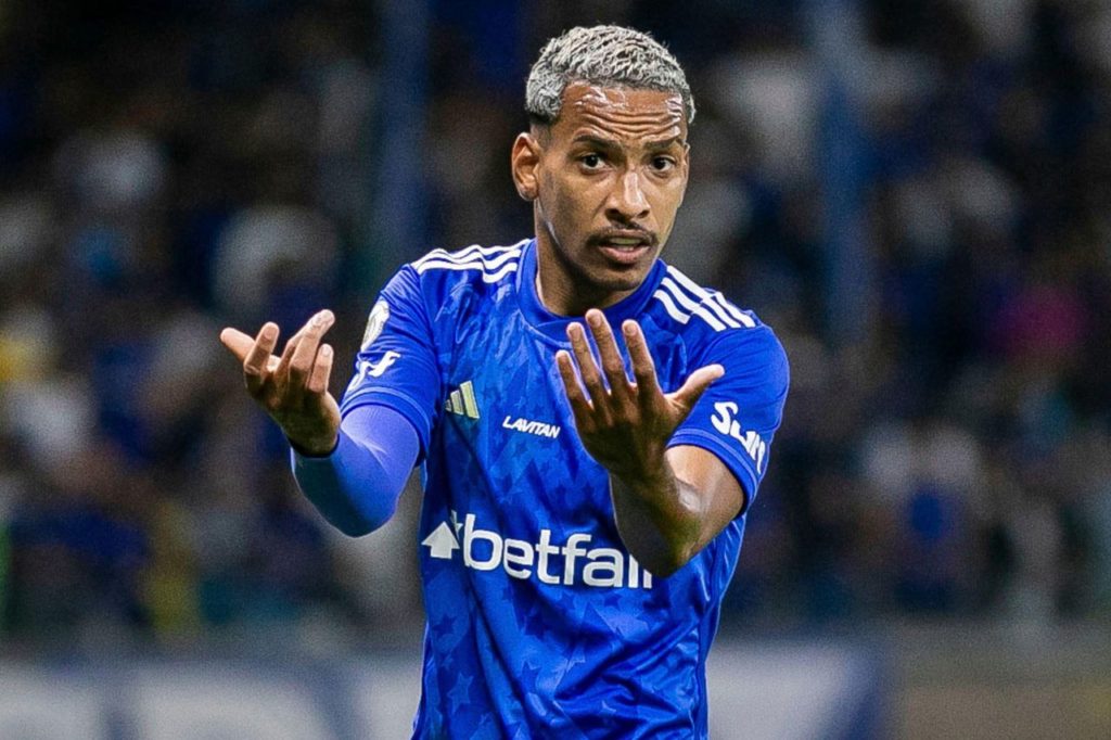 Meia Matheus Pereira em ação pelo Cruzeiro