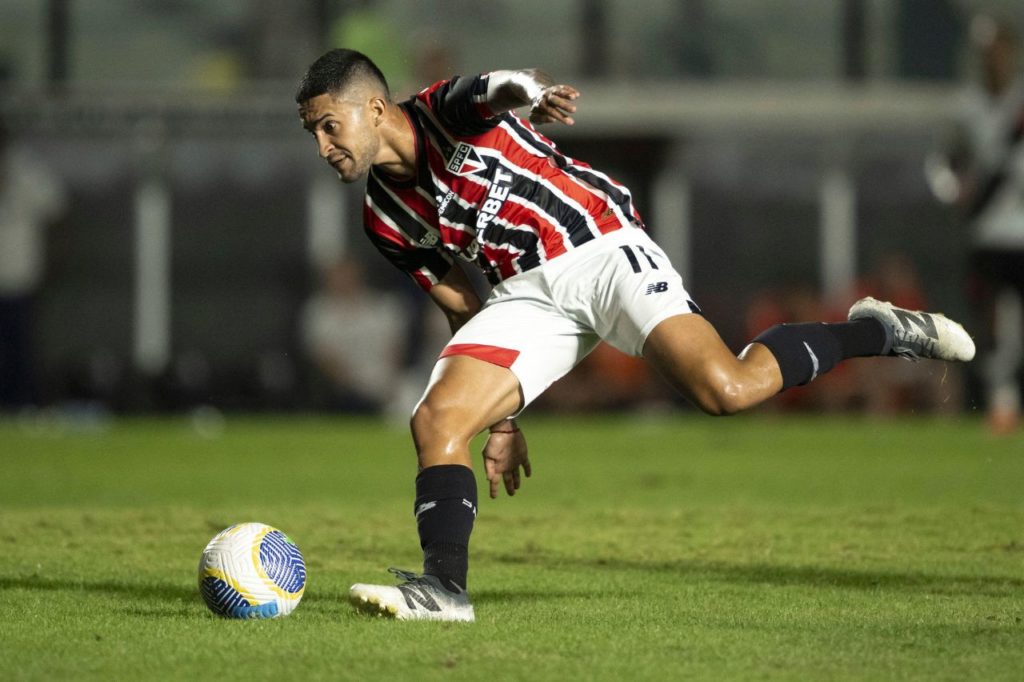 Meia Rodrigo Nestor em jogo do São Paulo pelo Brasileiro