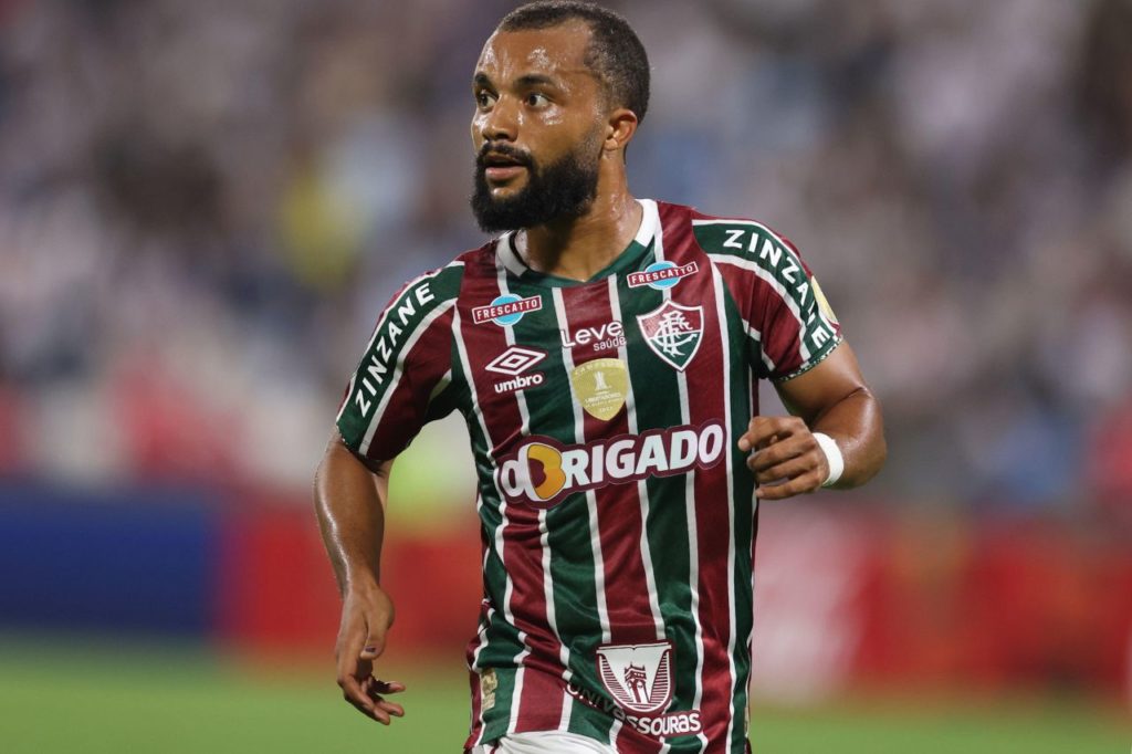 Lateral-direito Samuel Xavier em jogo do Fluminense