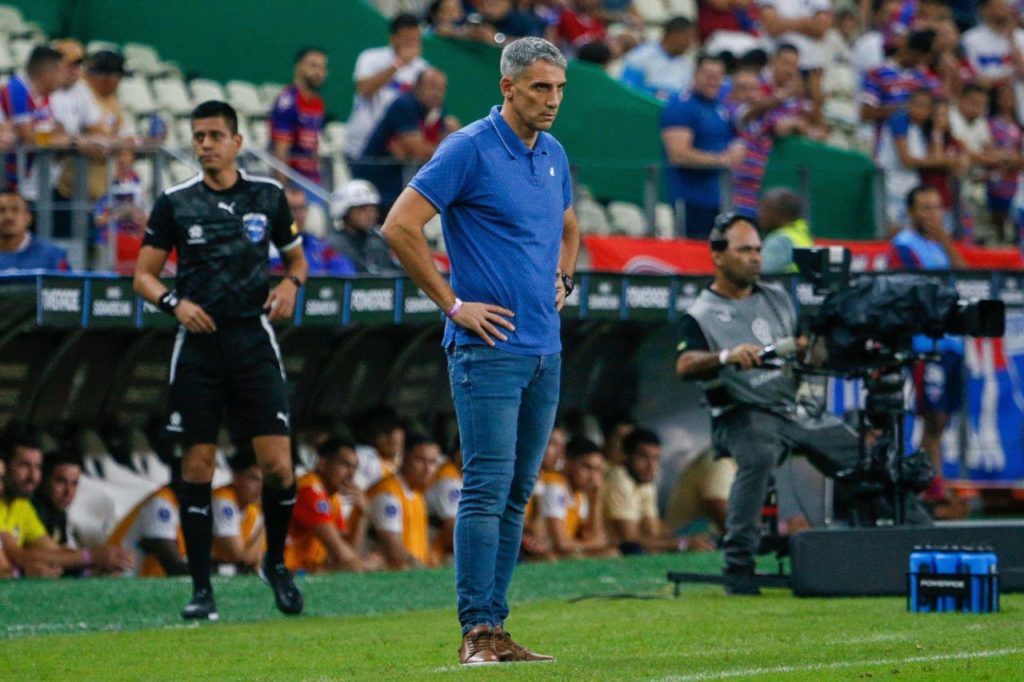 Técnico Juan Pablo Vojvoda no comando do Fortaleza no Brasileirão