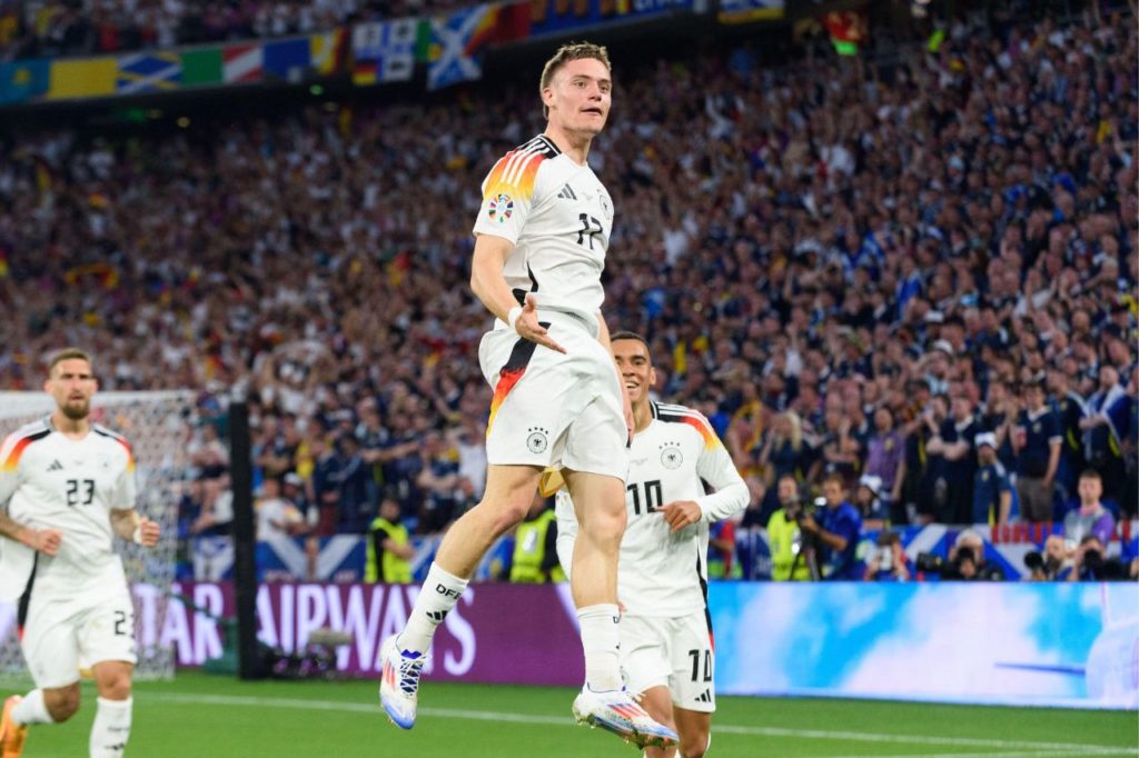 Florian Wirtz comemorando gol da Alemanha na vitória sobre a Escócia na Eurocopa