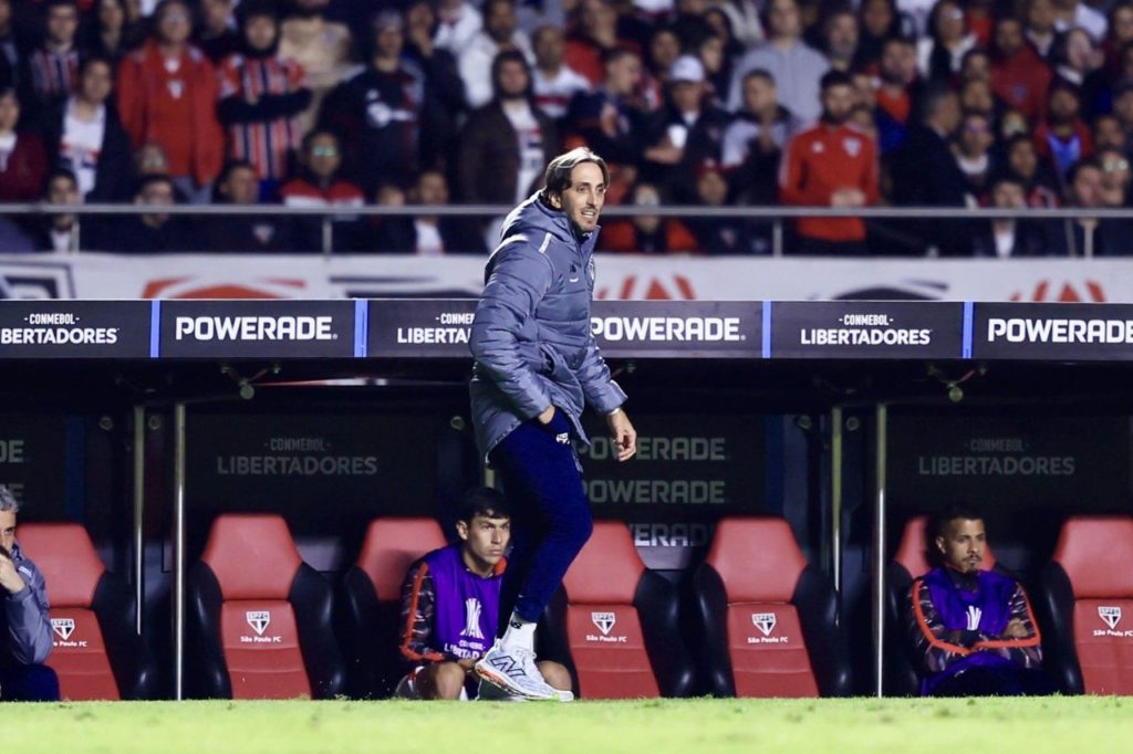 Técnico do São Paulo Luis Zubeldía em jogo no Morumbi