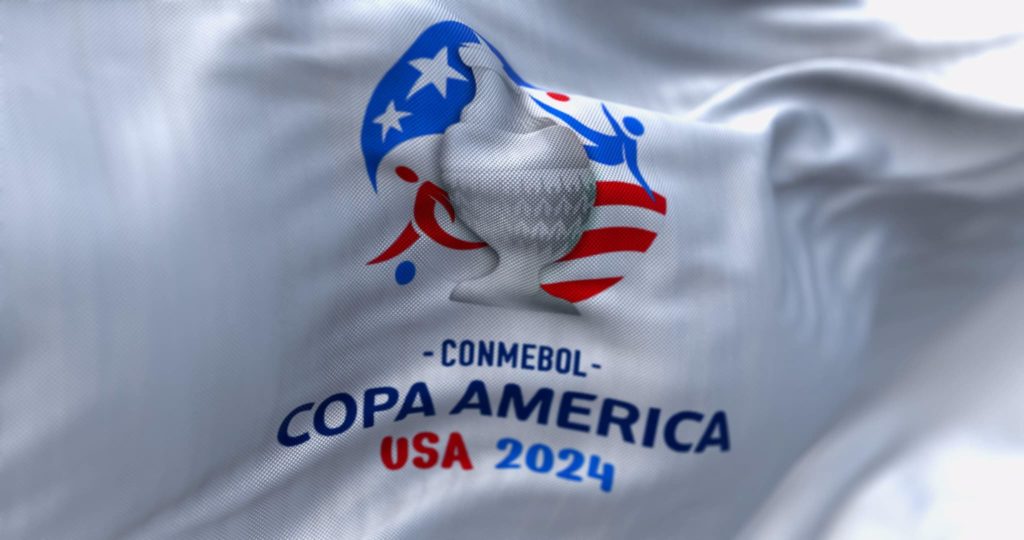 Miami, USA, 3 dez. 2023: Bandeira CONMEBOL Copa América USA 2024. Campeonato internacional de futebol masculino. A edição de 2024 decorrerá nos EUA.