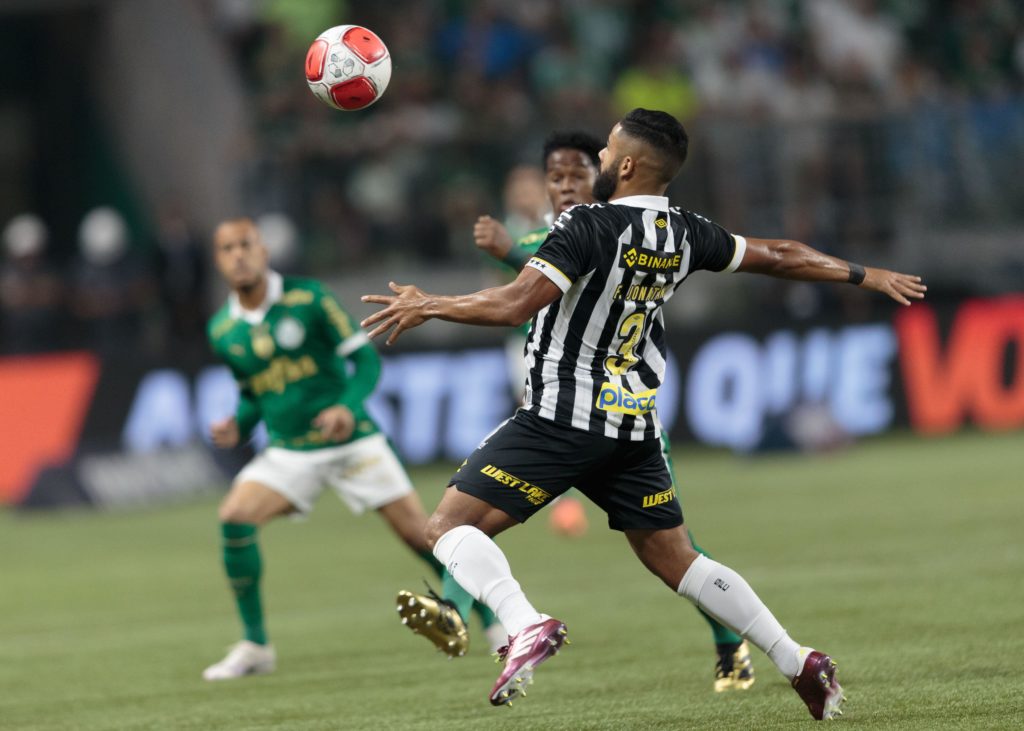 Partida entre Santos e Palmeiras durante o Campeonato Paulista. Na partida contra o Ituano, o time santista tem mais chances de vencer, segundo as odds das casas de apostas.