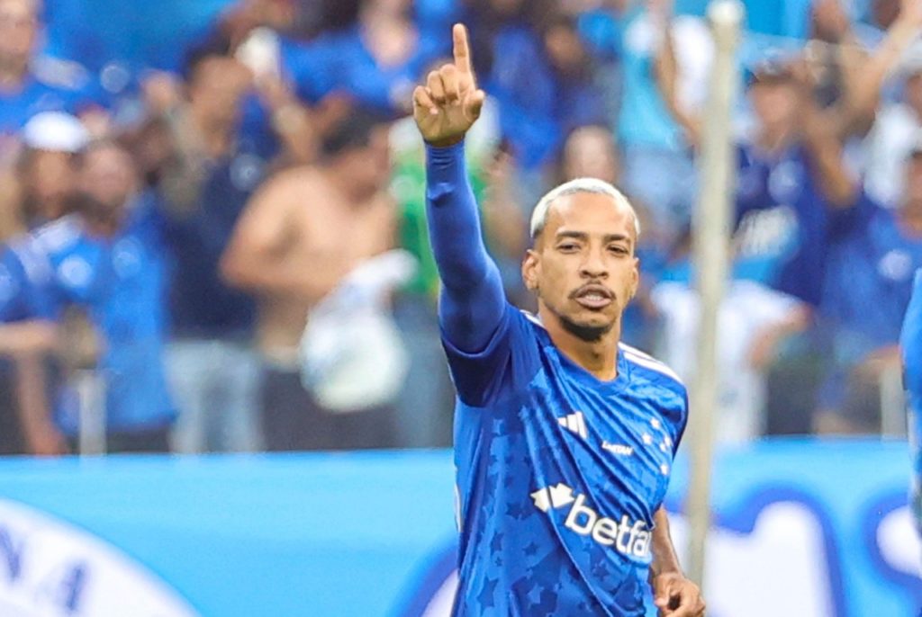 Matheus Pereira, do Cruzeiro, comemorando um dos gols marcados pela equipe no Brasileirão de 2024.